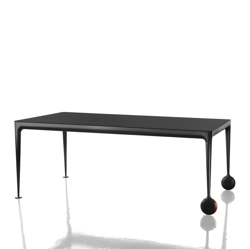 250cm x 112cm black structure / black glass top